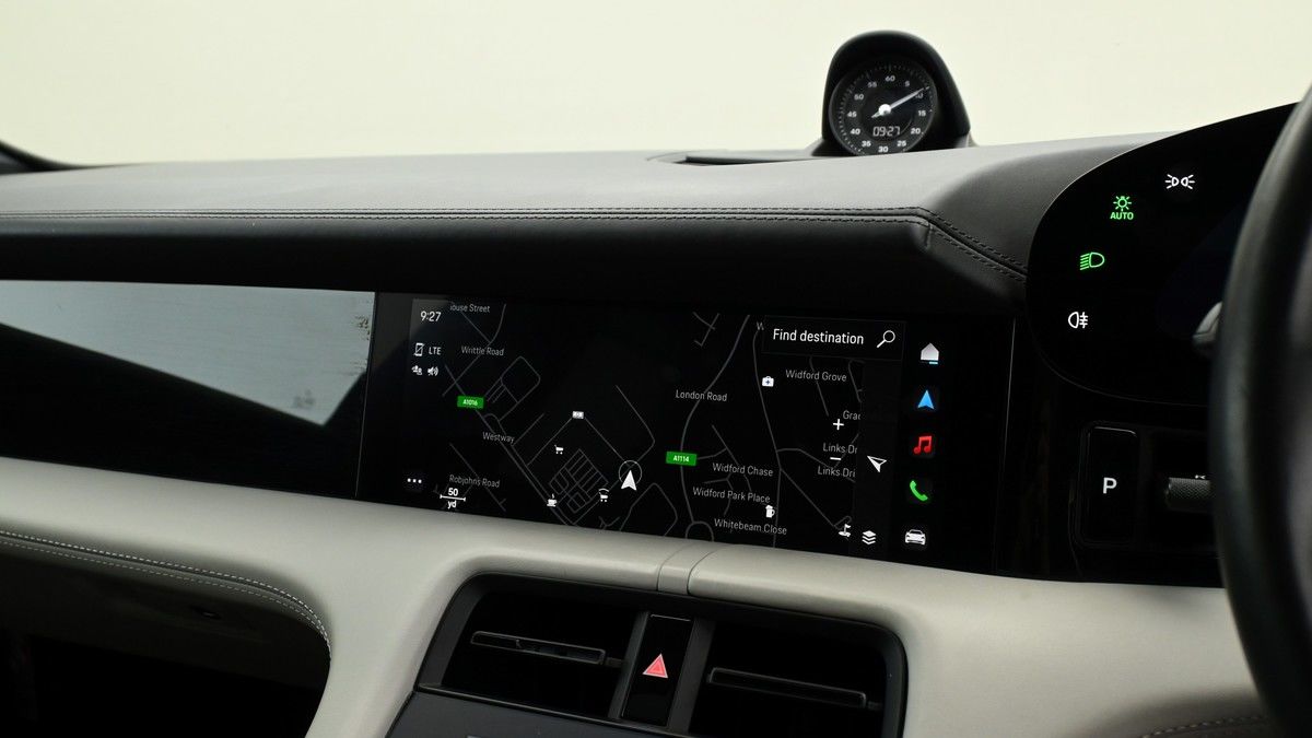 Porsche Taycan Image 11