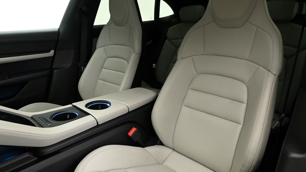 Porsche Taycan Image 4