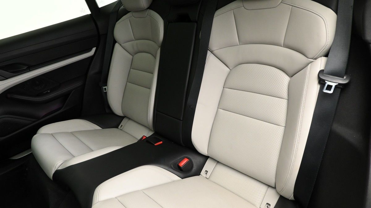 Porsche Taycan Image 5