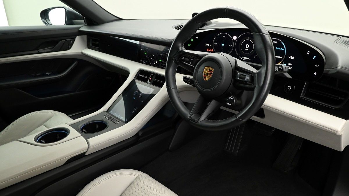 Porsche Taycan Image 3
