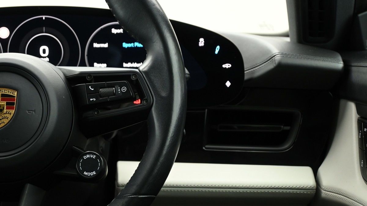 Porsche Taycan Image 16