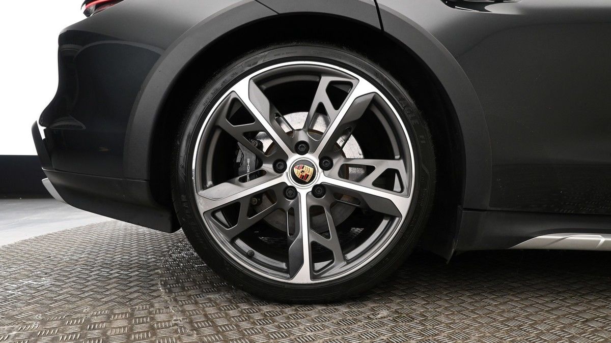 Porsche Taycan Image 9