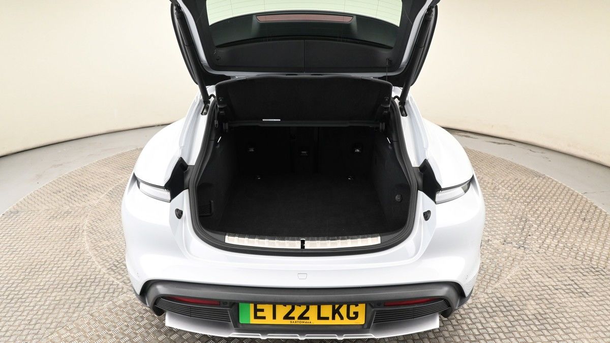 Porsche Taycan Image 10