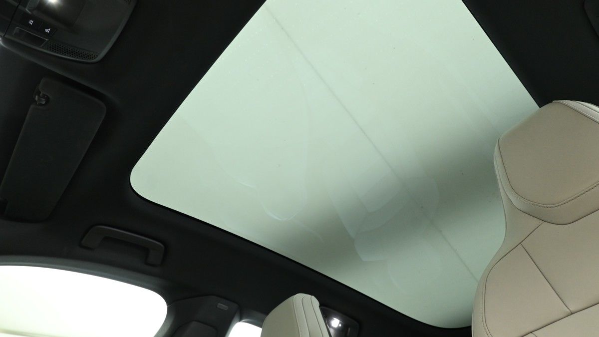 Porsche Taycan Image 2