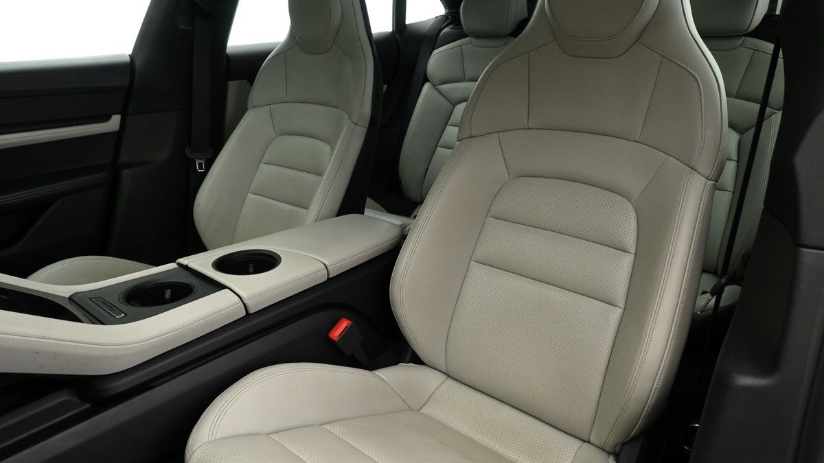 Porsche Taycan Image 4