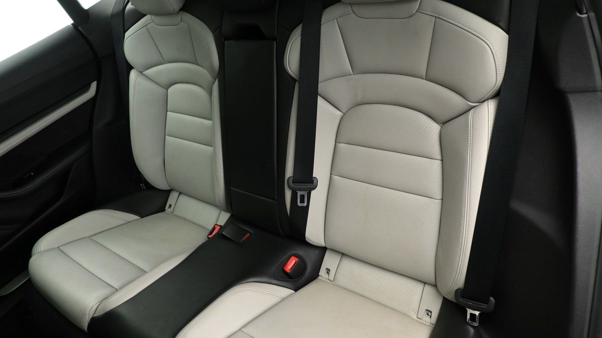 Porsche Taycan Image 5
