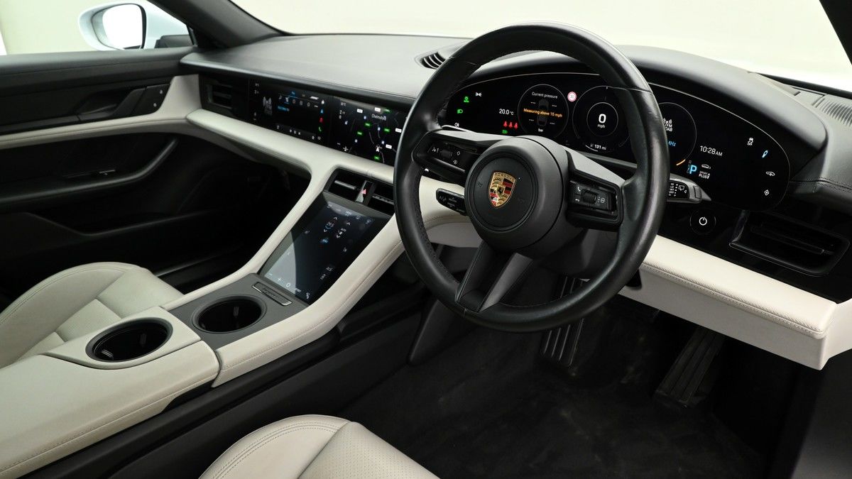 Porsche Taycan Image 3