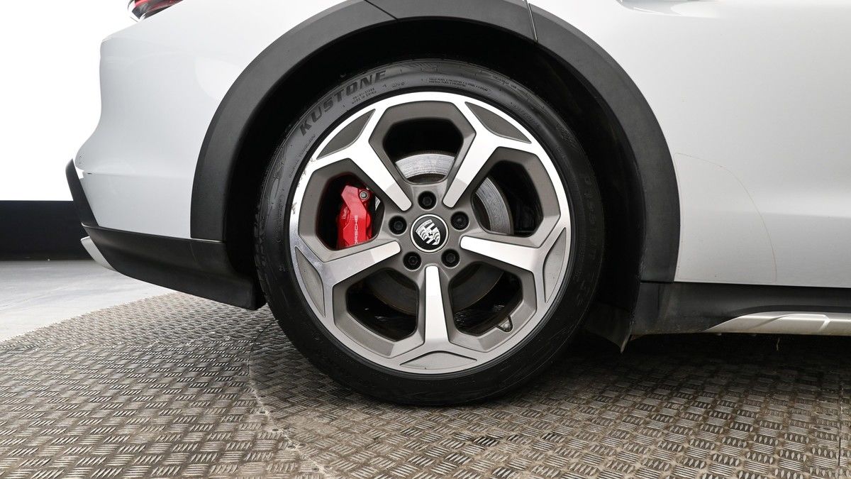 Porsche Taycan Image 9