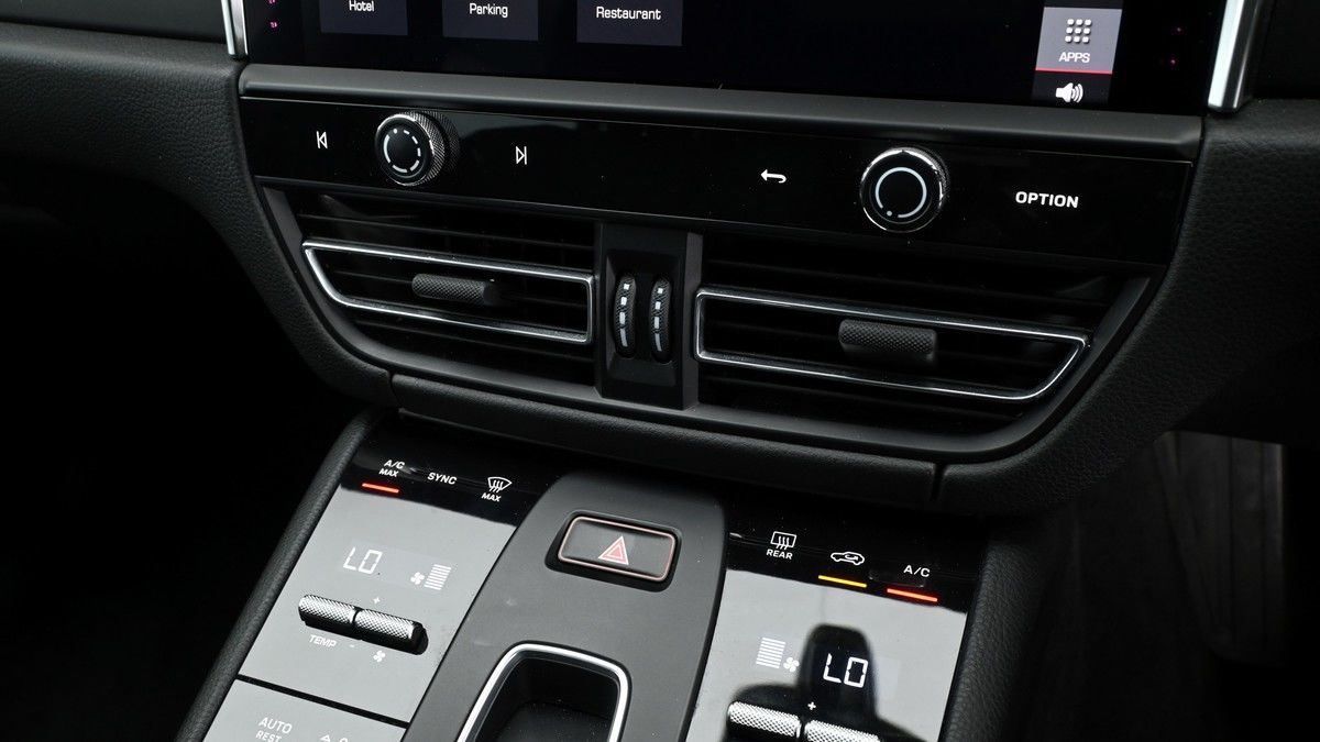 Porsche Macan Image 12