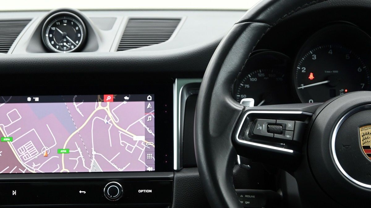 Porsche Macan Image 15
