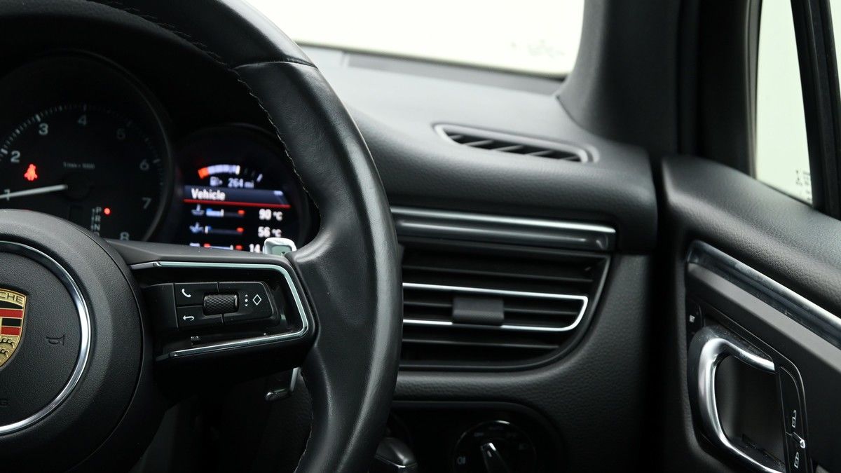 Porsche Macan Image 16