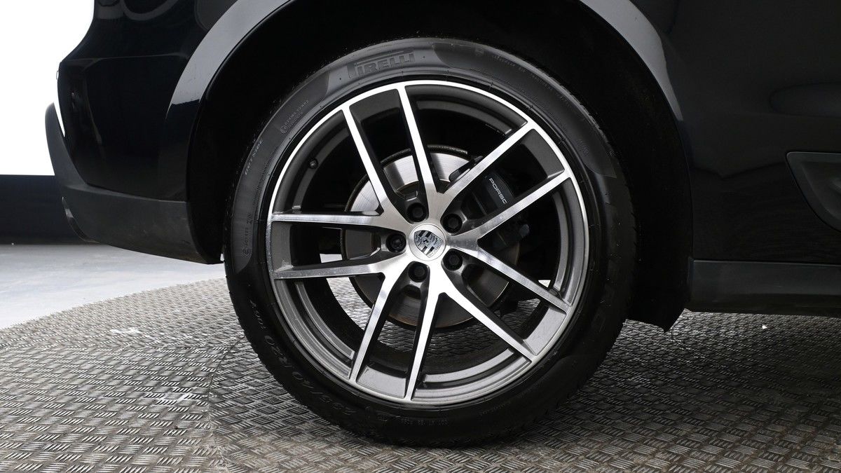 Porsche Macan Image 9