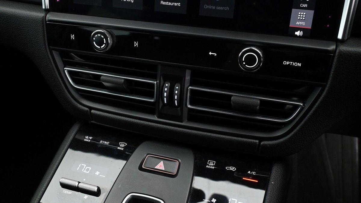 Porsche Macan Image 12