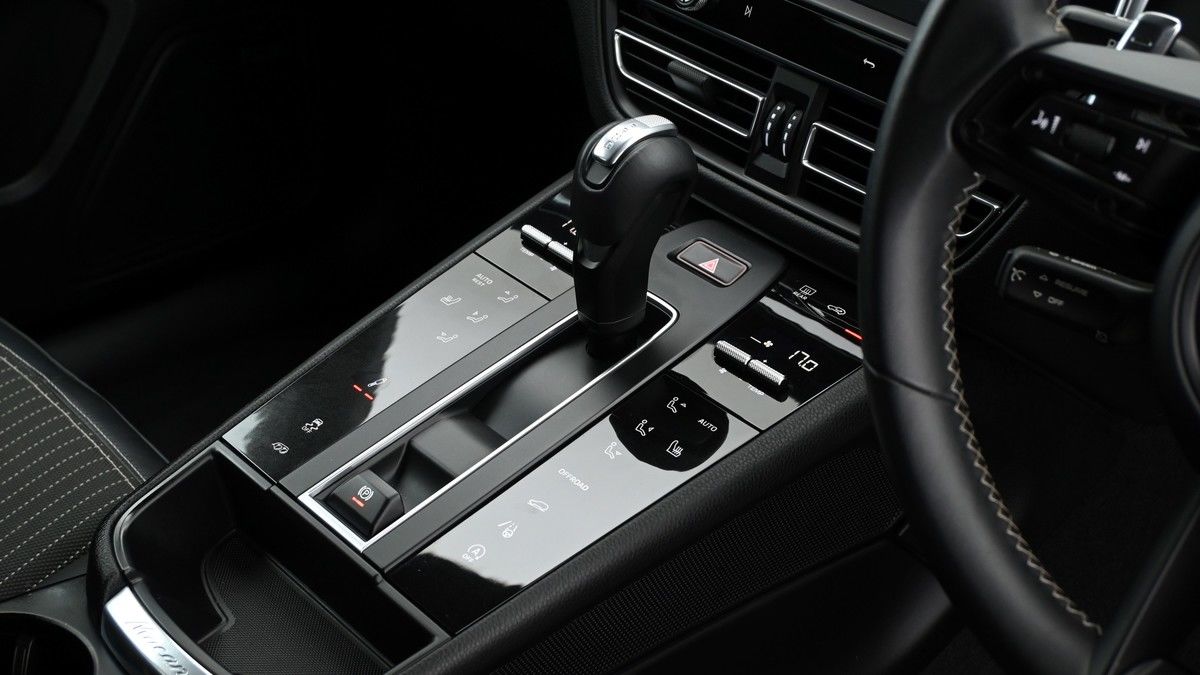 Porsche Macan Image 2