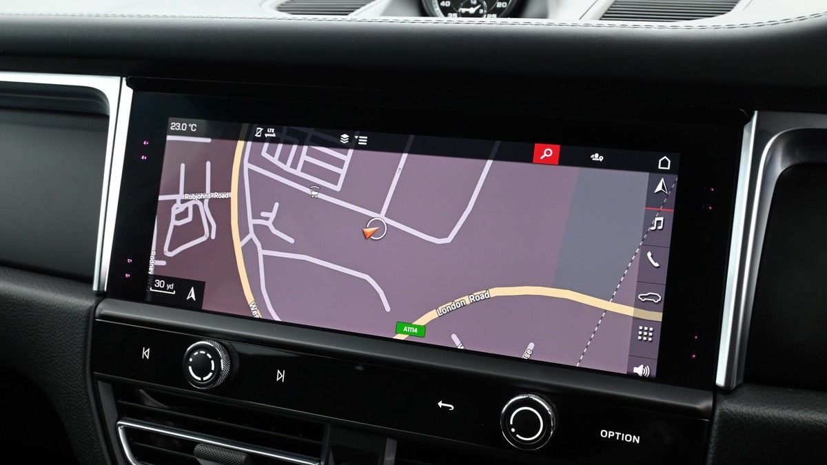 Porsche Macan Image 11