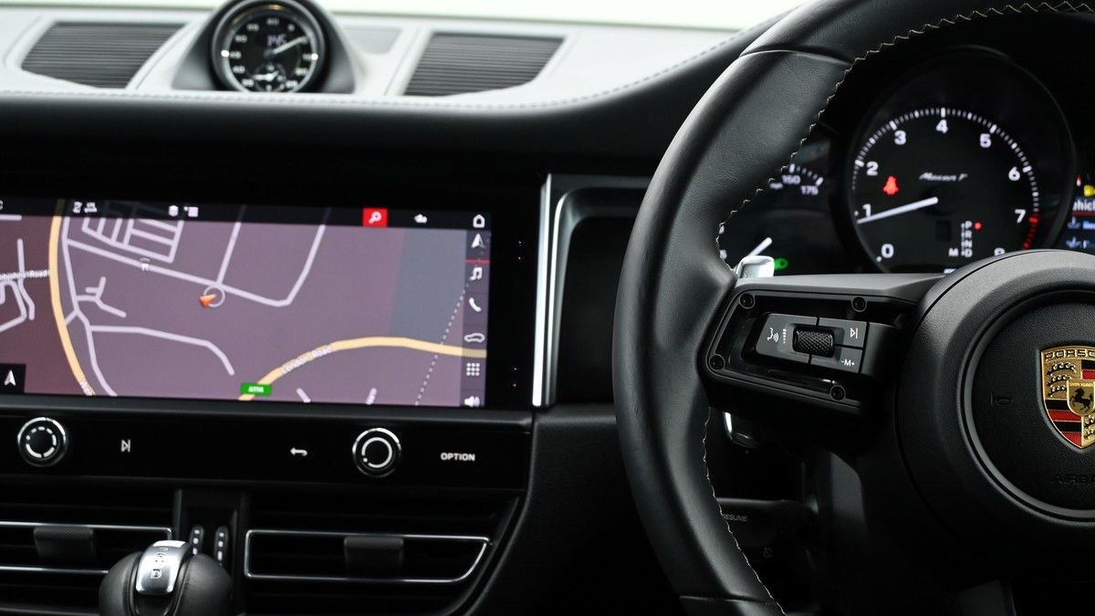 Porsche Macan Image 15