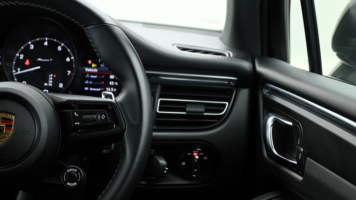 Porsche Macan Image 16