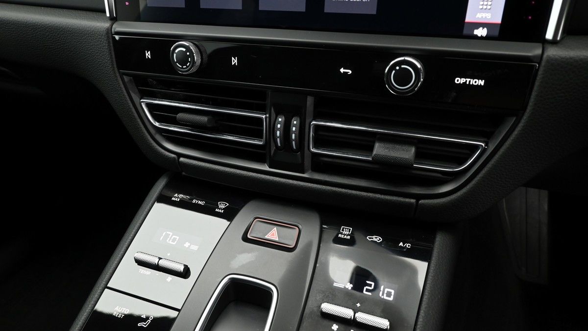 Porsche Macan Image 12