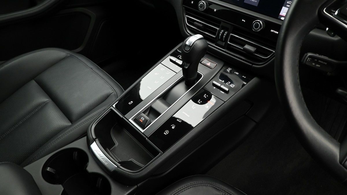 Porsche Macan Image 2