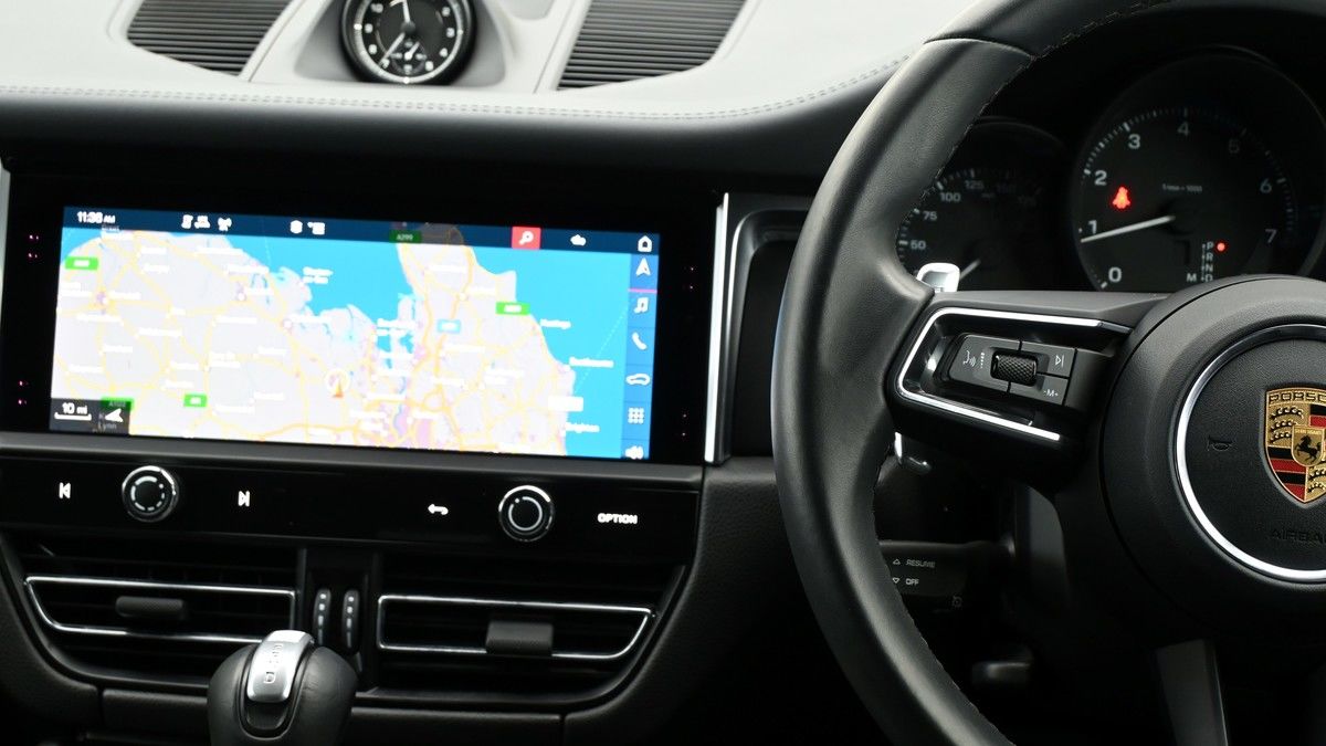 Porsche Macan Image 15
