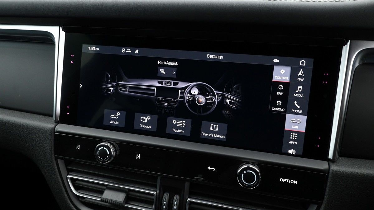 Porsche Macan Image 12