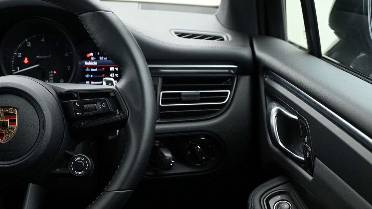 Porsche Macan Image 16