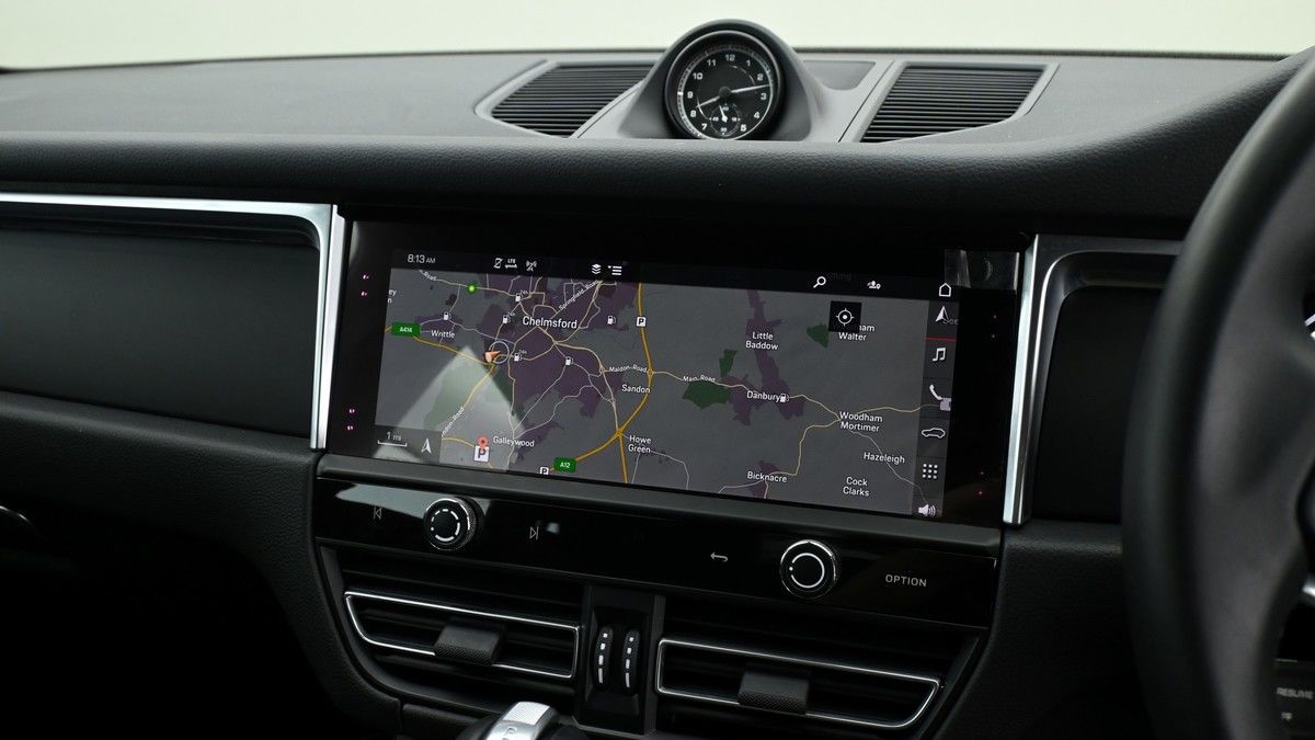 Porsche Macan Image 10