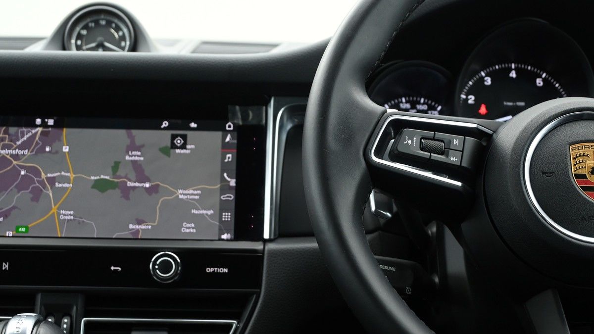 Porsche Macan Image 14