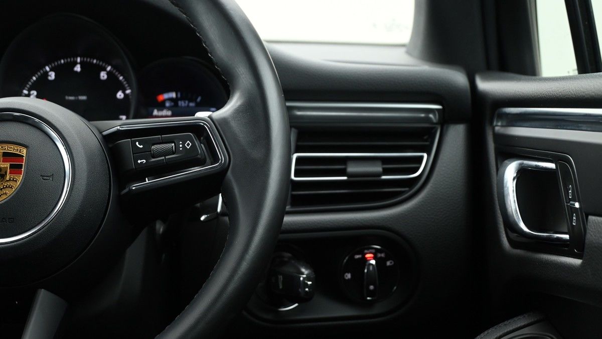 Porsche Macan Image 15