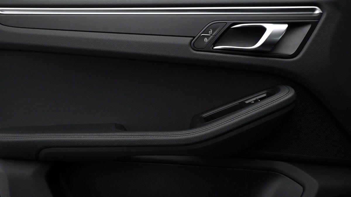 Porsche Macan Image 12