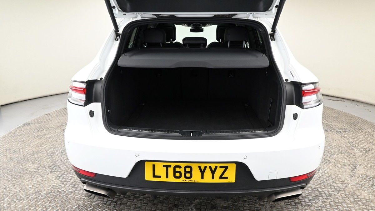 Porsche Macan Image 10