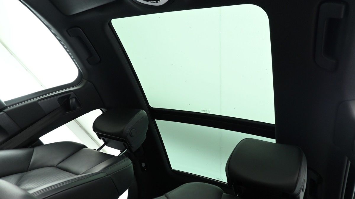 Porsche Macan Image 2