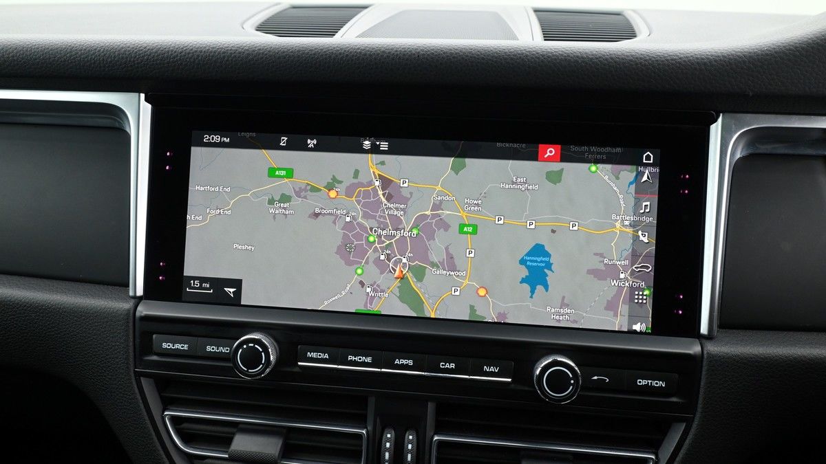 Porsche Macan Image 11