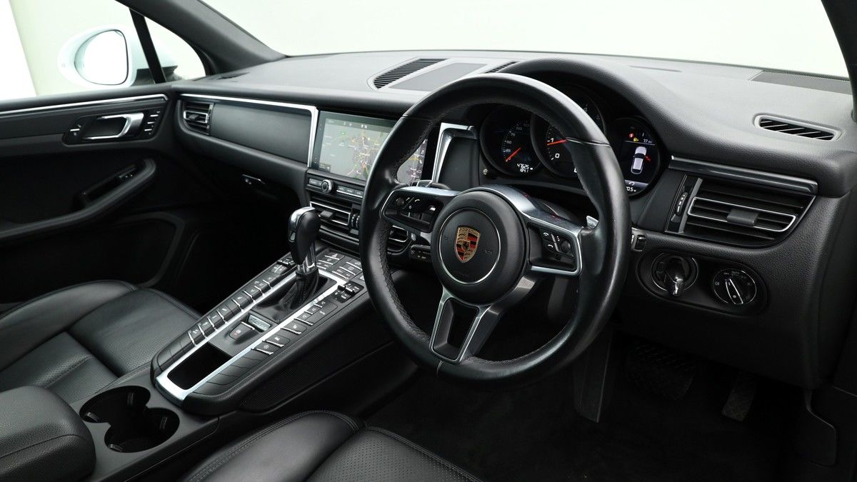 Porsche Macan Image 3