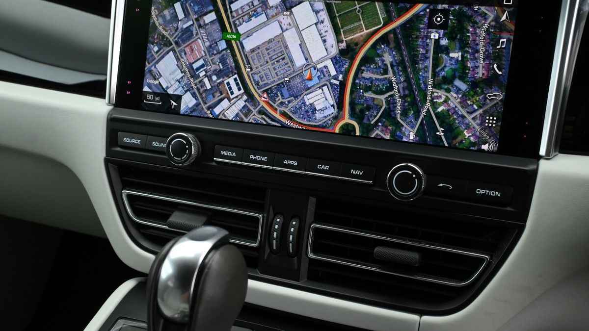 Porsche Macan Image 11
