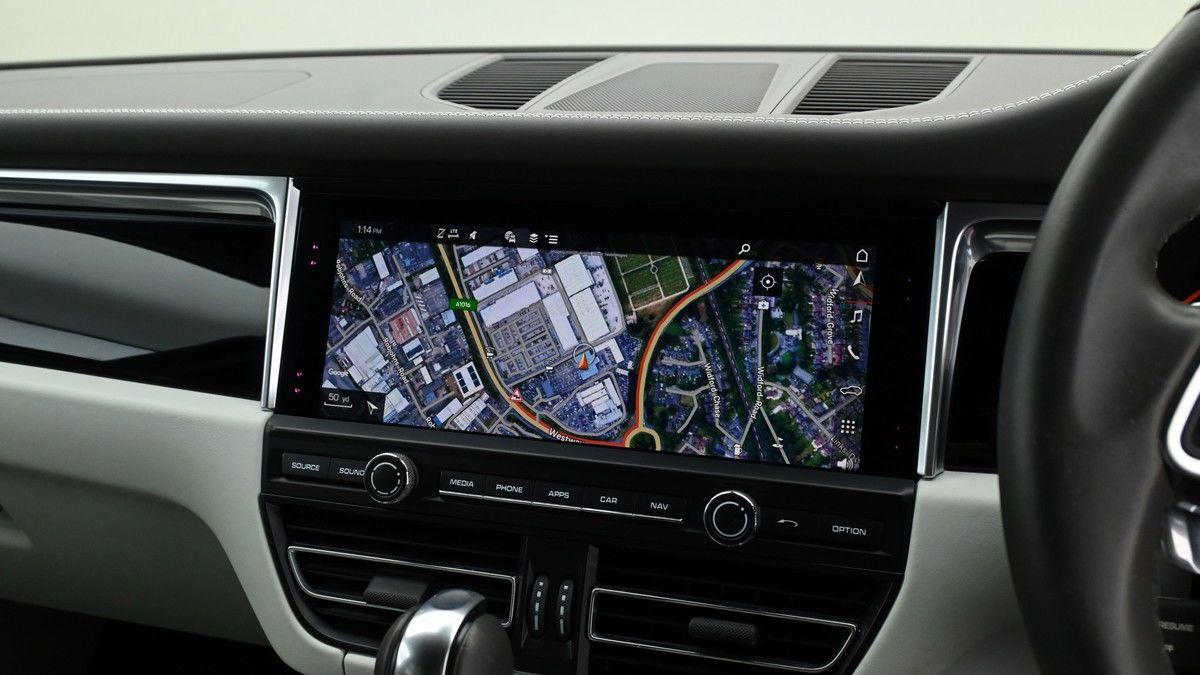 Porsche Macan Image 10