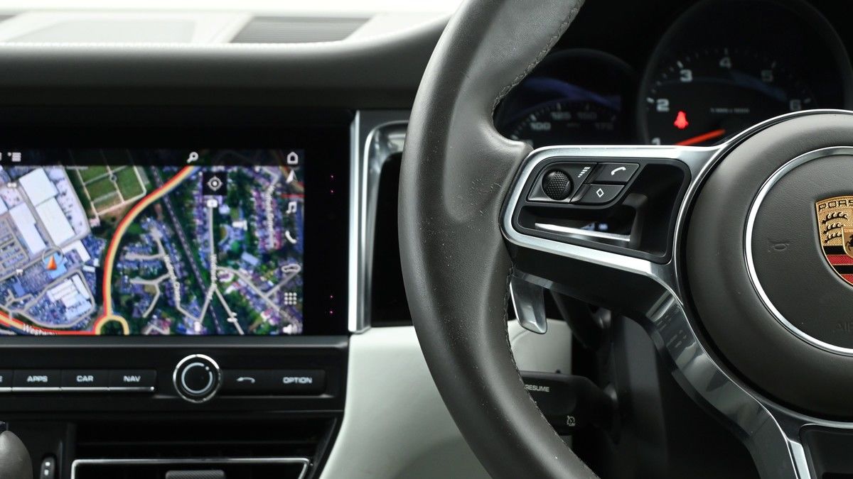 Porsche Macan Image 14