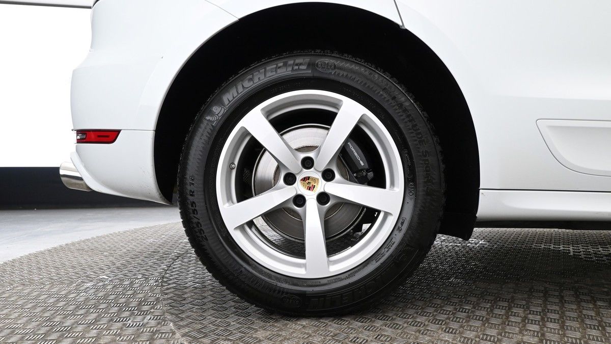 Porsche Macan Image 8