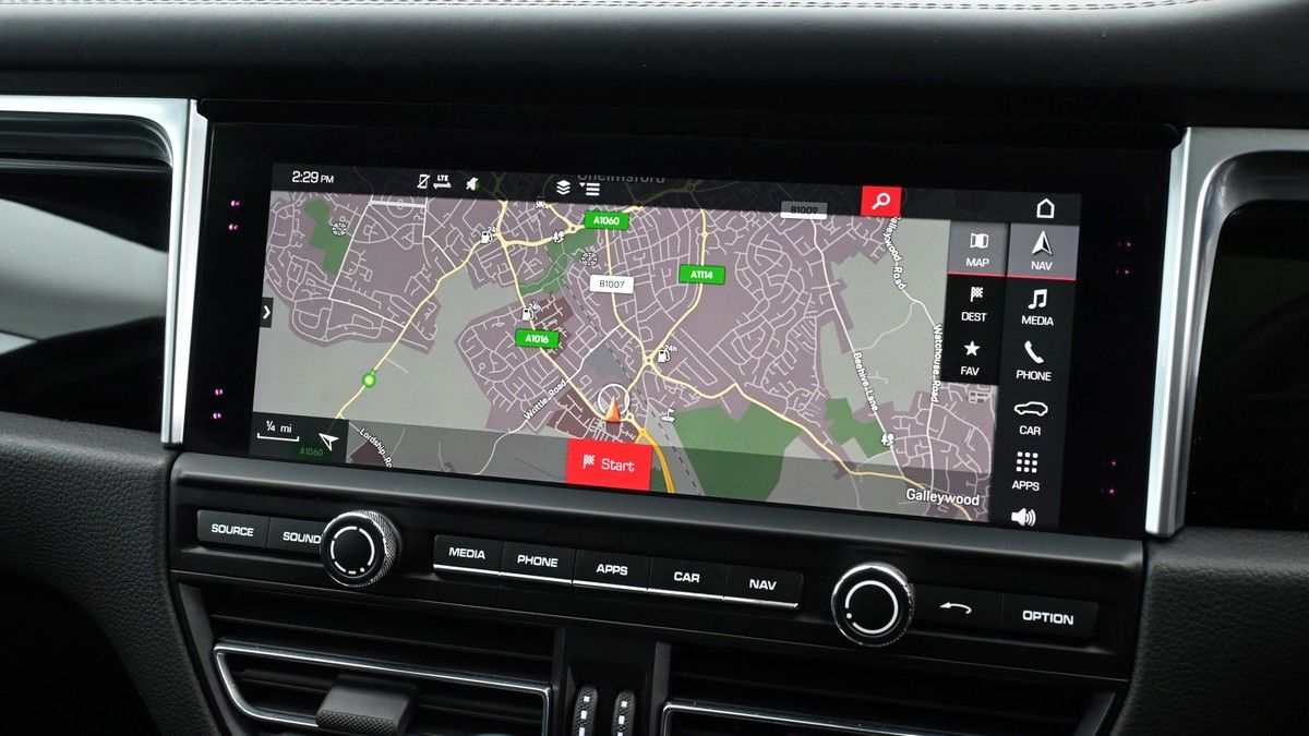 Porsche Macan Image 12