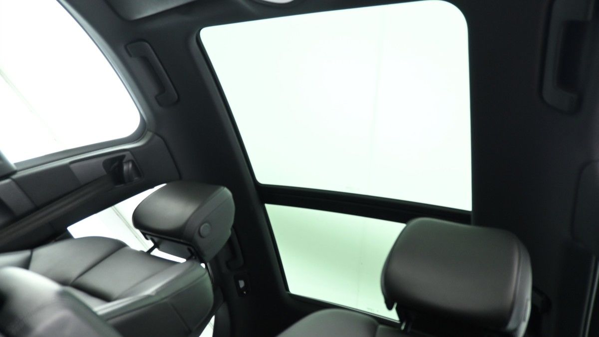 Porsche Macan Image 2