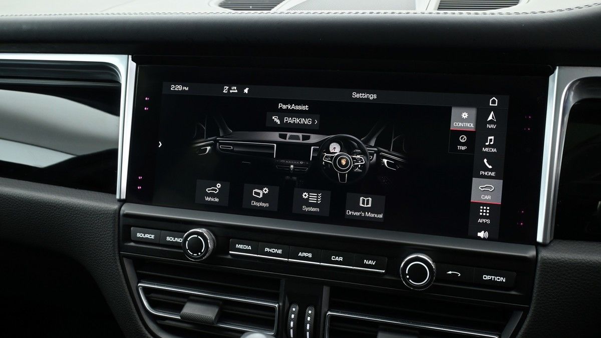Porsche Macan Image 11