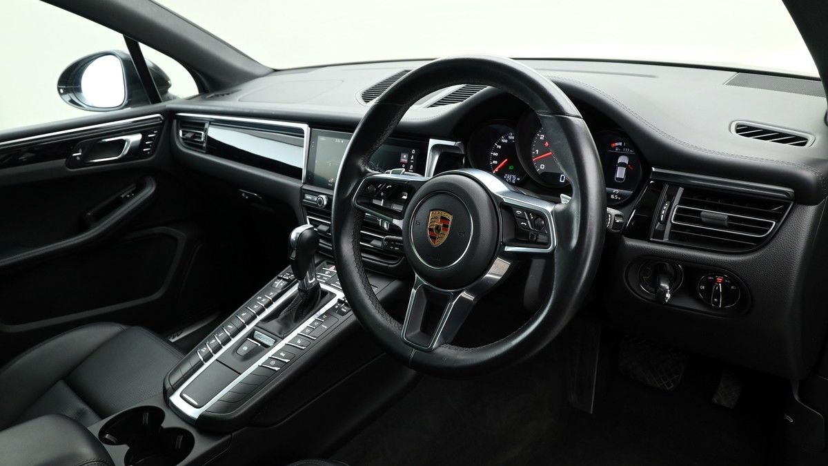 Porsche Macan Image 3