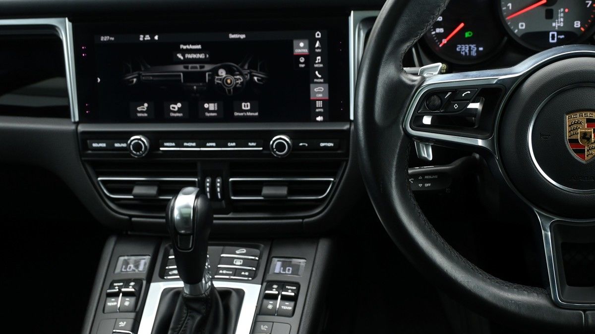 Porsche Macan Image 15