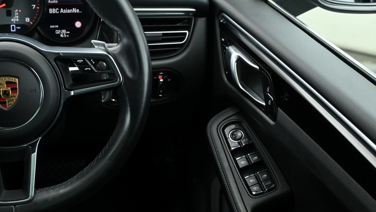 Porsche Macan Image 16