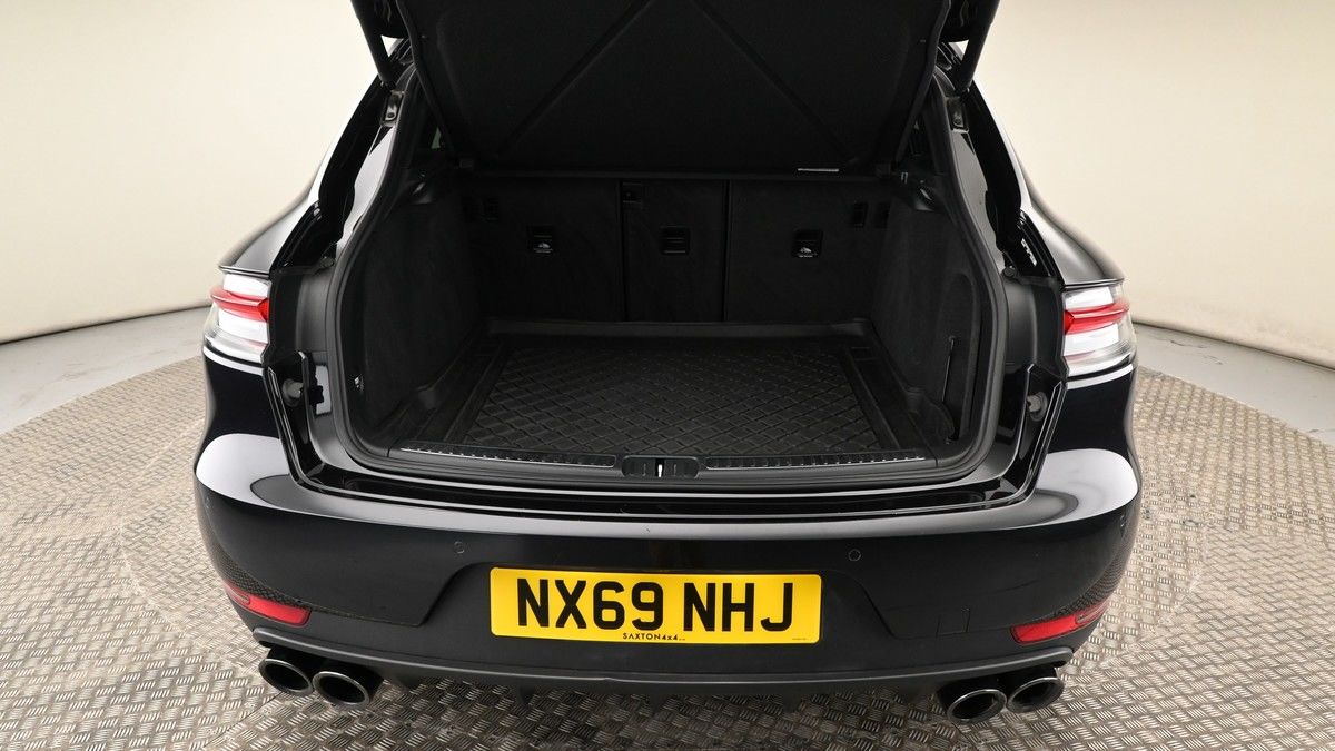 Porsche Macan Image 10