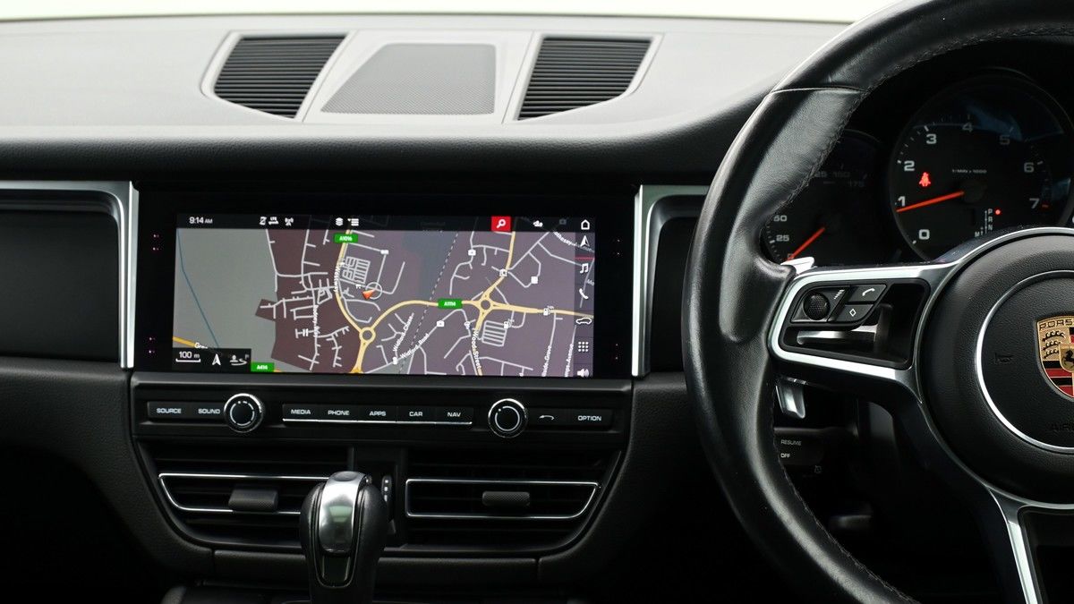 Porsche Macan Image 15