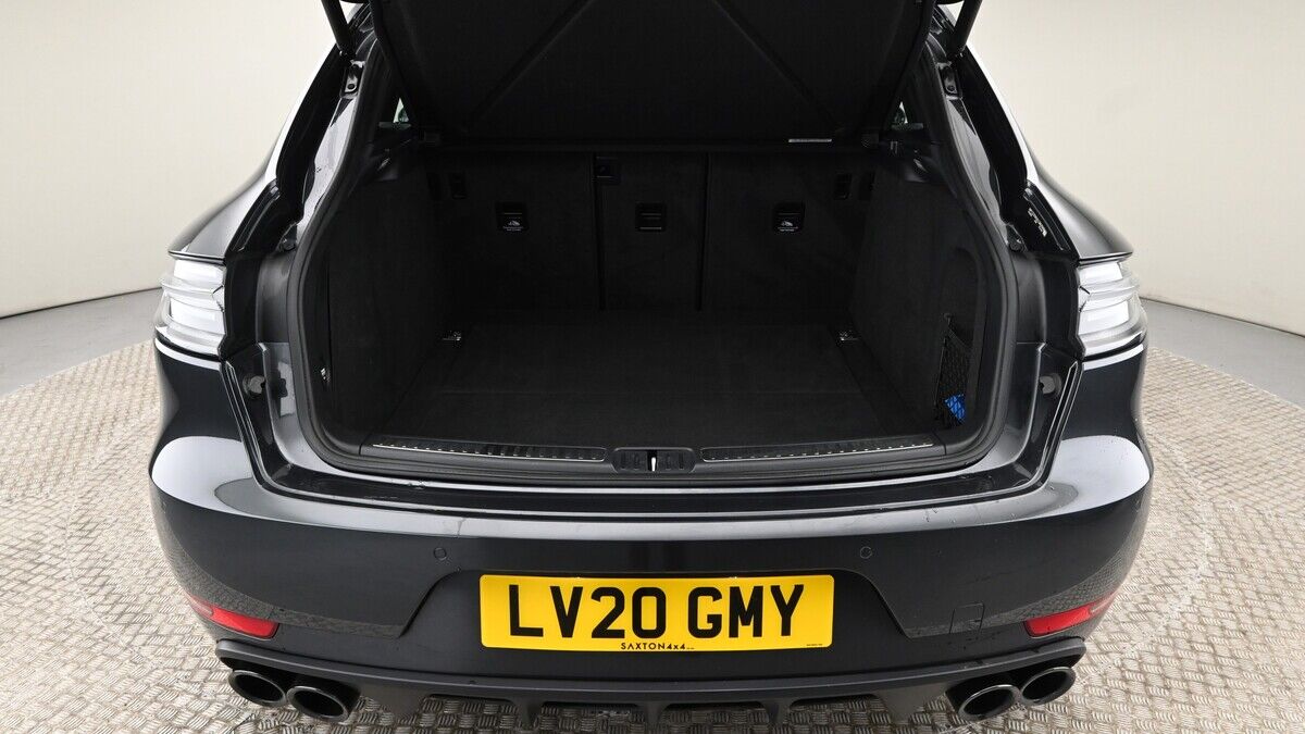 Porsche Macan Image 10