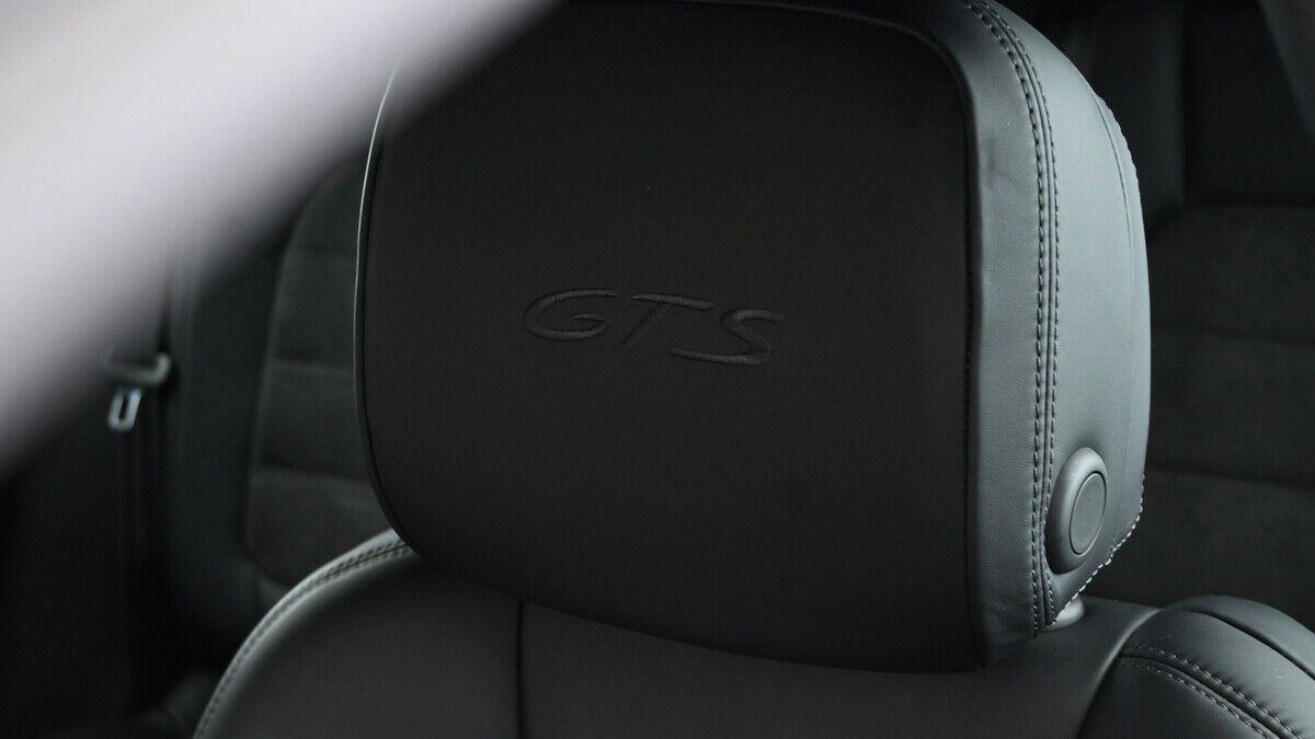 Porsche Macan Image 2