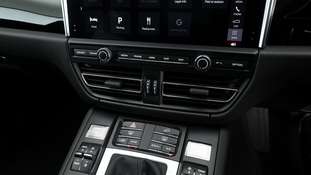 Porsche Macan Image 12