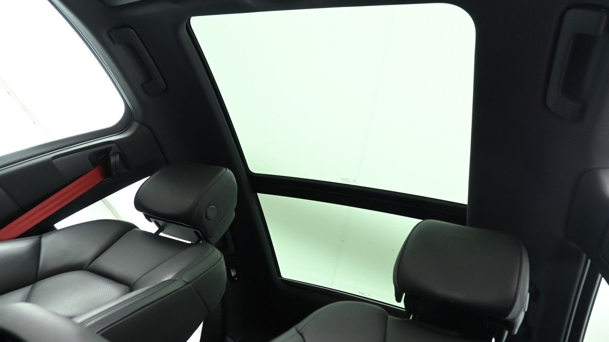 Porsche Macan Image 2